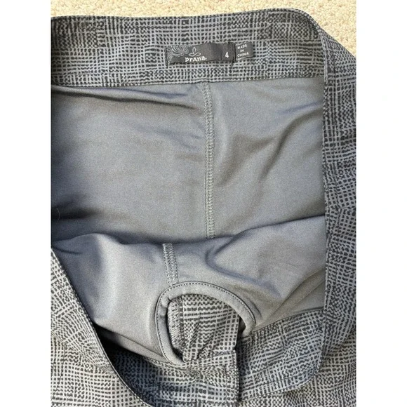 prAna Women's Athletic Skort Size 4 Geometric Pattern Gray Stretch Pockets - Picture 2 of 6